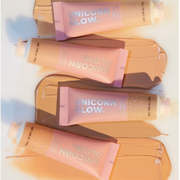**3PACK** Unicorn Glow Hydrating Foundation- #02 Light Vanilla - Picture 3 of 3